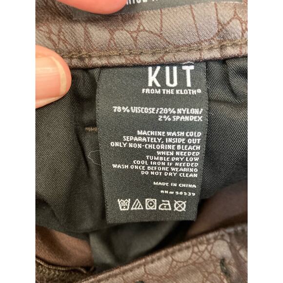 Kut from the Kloth Crocodile Embossed Faux Leather Connie Pants Size 2 - Picture 8 of 11